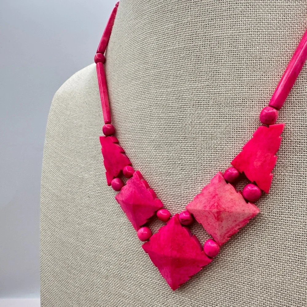 Vintage 80s Fuchsia Beaded Bib Necklace - Bold Statement Jewelry